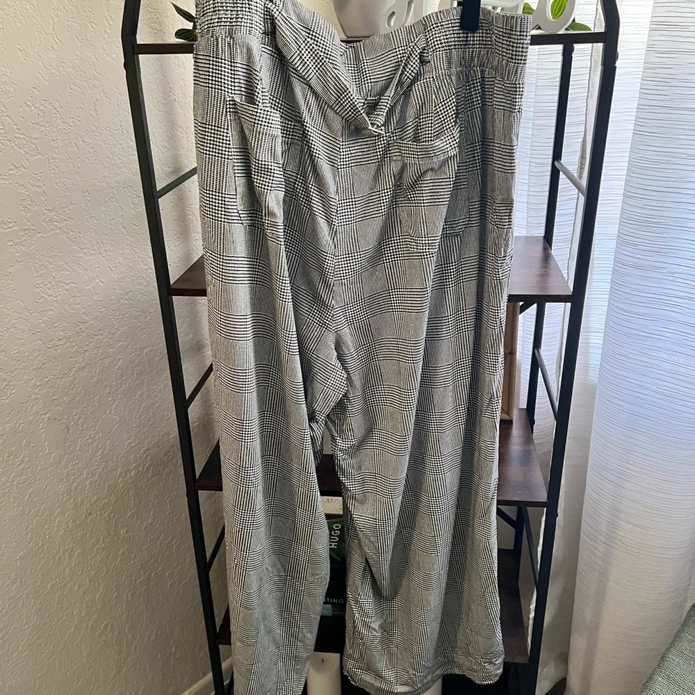 Torrid Gray Checkered Wide-Leg Pants - Picture 4 of 4